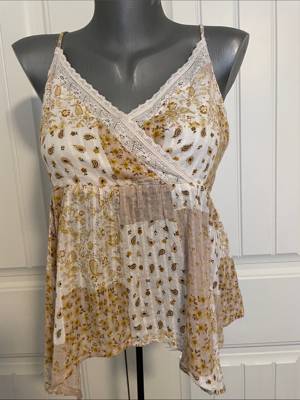 American Eagle Outfitters Cream & Gold Lace-Trim Paisley Camisole